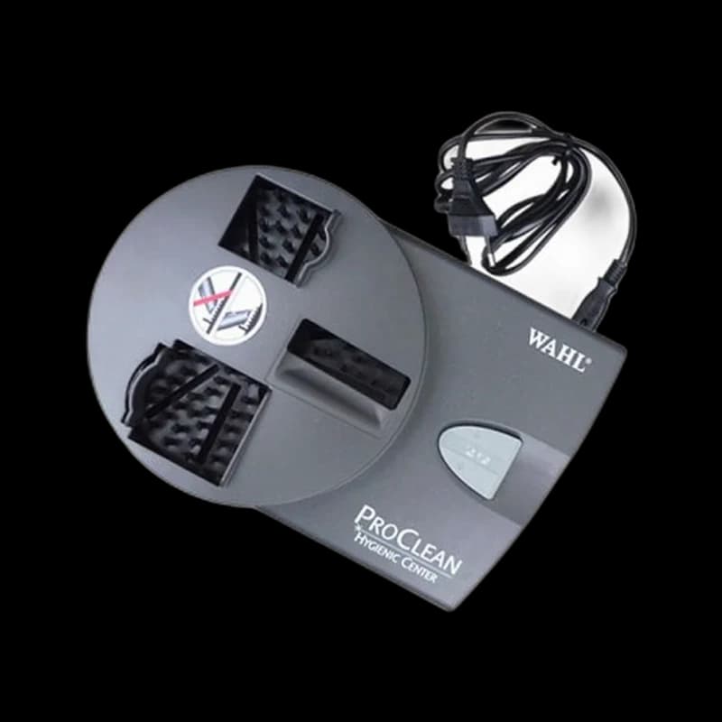 Hair clipper blade cleaning and oiling station